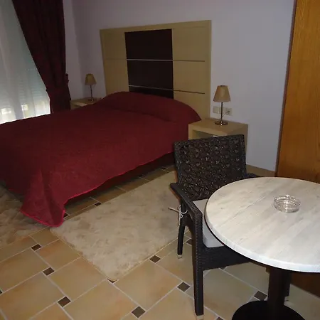 Πανσιόν αγράμπελη Λίμνη